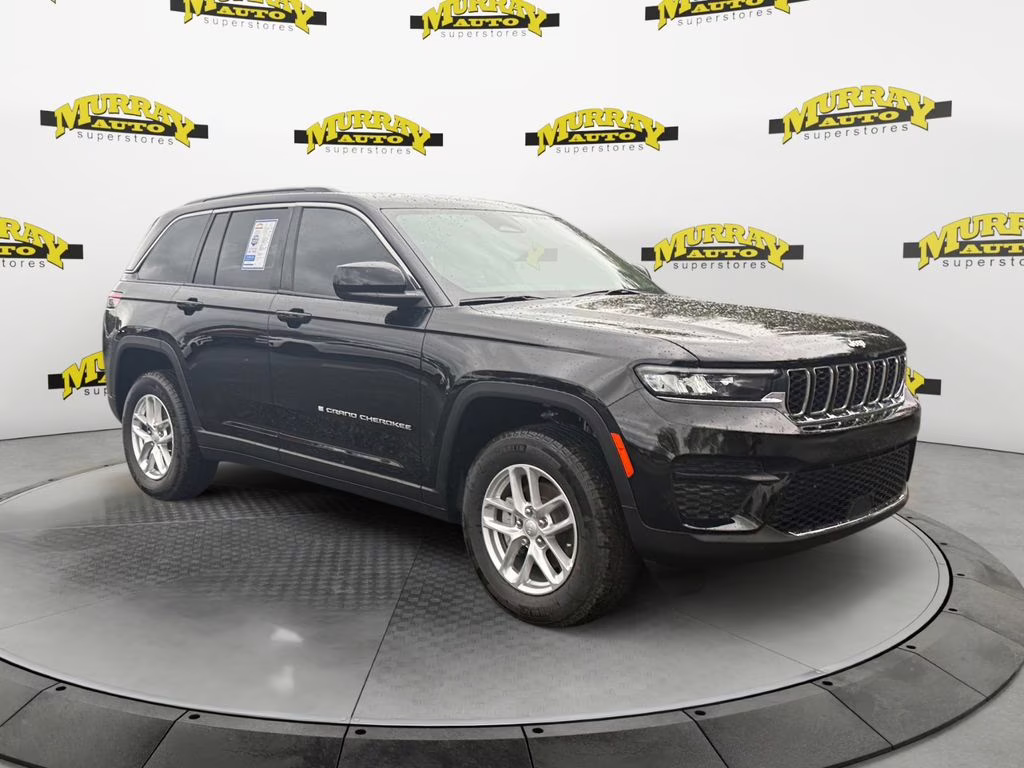 2025 Diamond Black Crystal Pearlcoat Jeep Grand Cherokee Laredo RWD SUV
