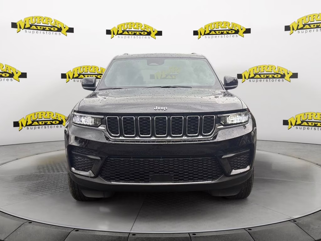 2025 Diamond Black Crystal Pearlcoat Jeep Grand Cherokee Laredo RWD SUV