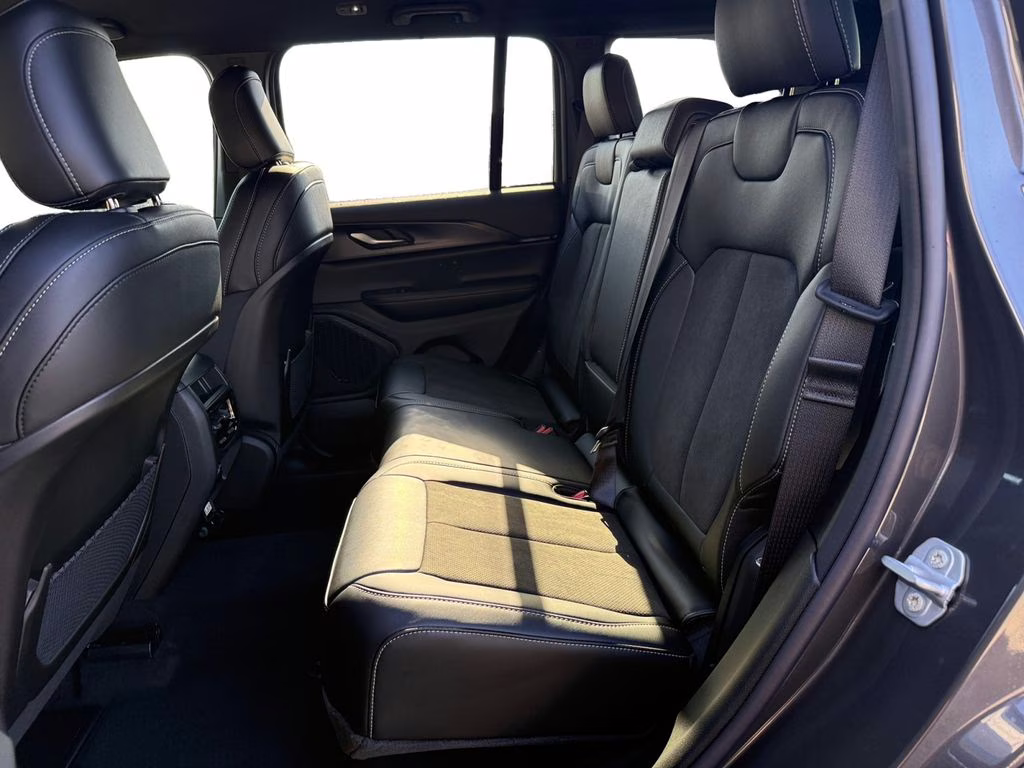 2025 Baltic Gray Metallic Clearcoat Jeep Grand Cherokee Altitude RWD SUV