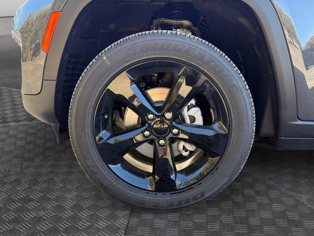 2025 Baltic Gray Metallic Clearcoat Jeep Grand Cherokee Altitude RWD SUV