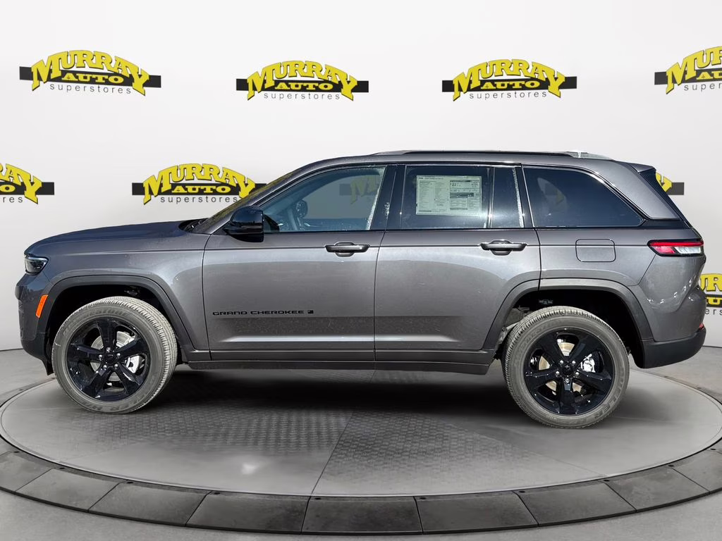 2025 Baltic Gray Metallic Clearcoat Jeep Grand Cherokee Altitude RWD SUV