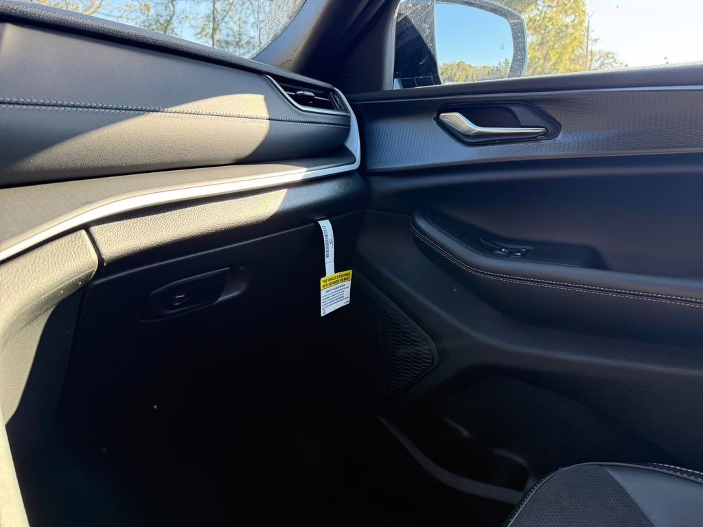 2025 Baltic Gray Metallic Clearcoat Jeep Grand Cherokee Altitude RWD SUV