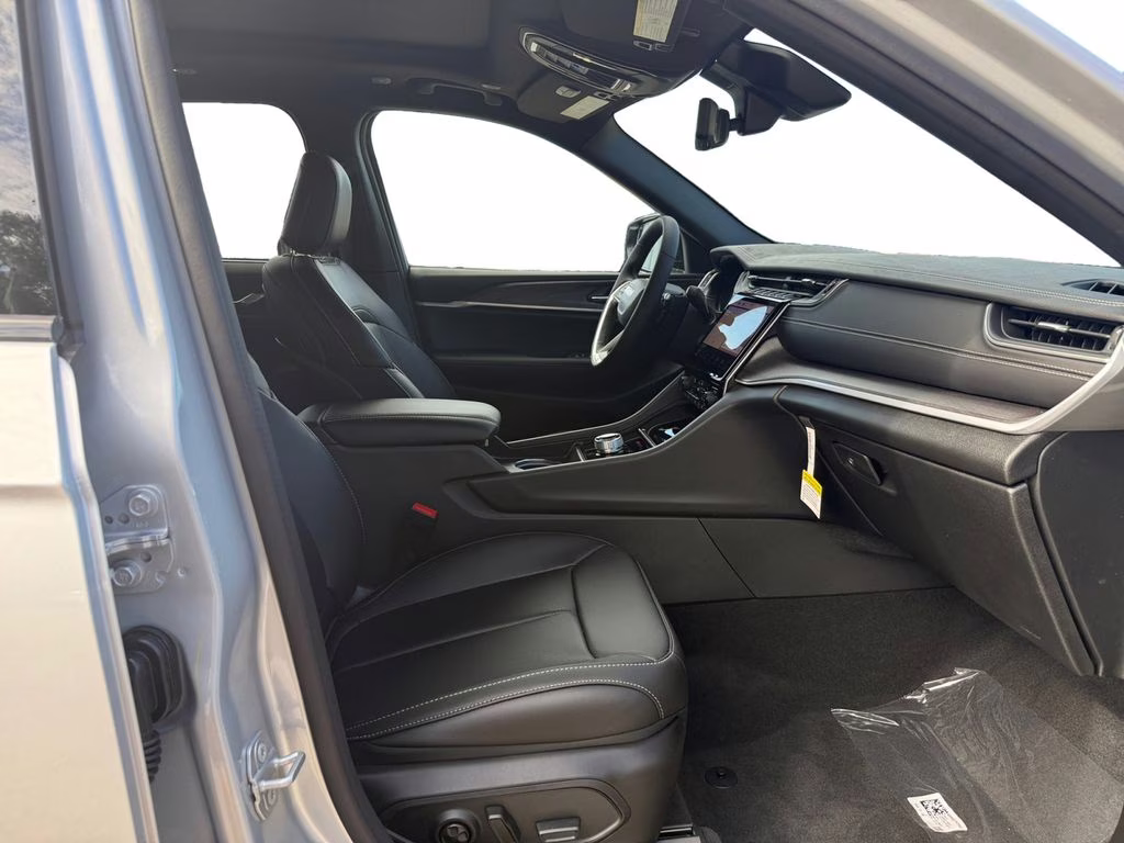 2025 Silver Zynith Jeep Grand Cherokee Limited RWD SUV