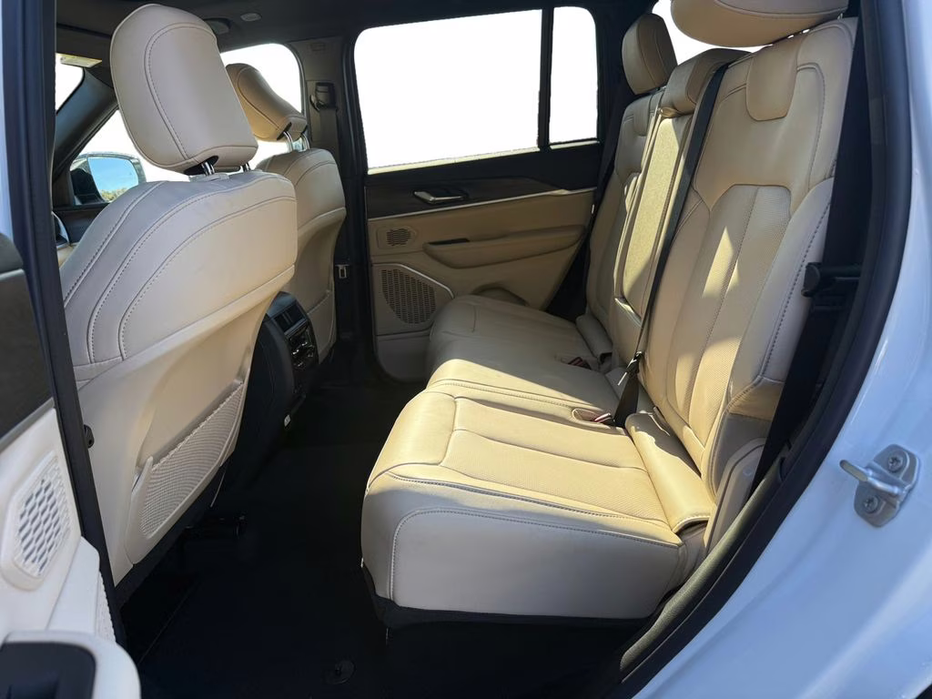 2026 Bright White Clearcoat Jeep Grand Cherokee Limited RWD SUV