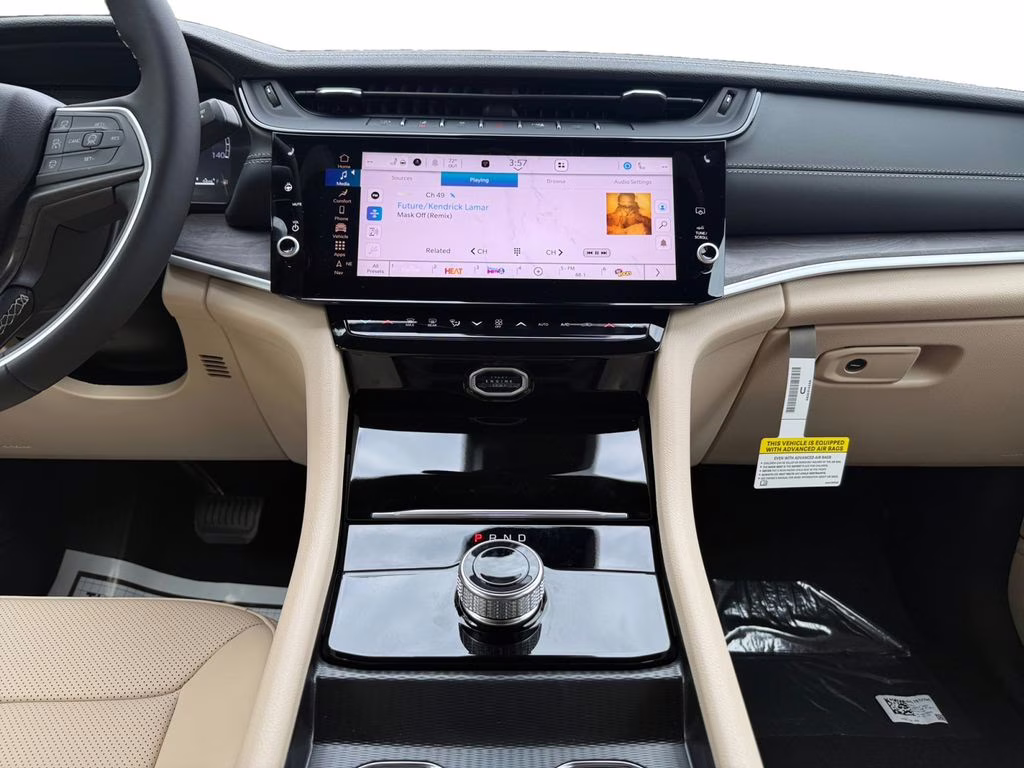 2026 Diamond Black Crystal Pearlcoat Jeep Grand Cherokee Limited RWD SUV