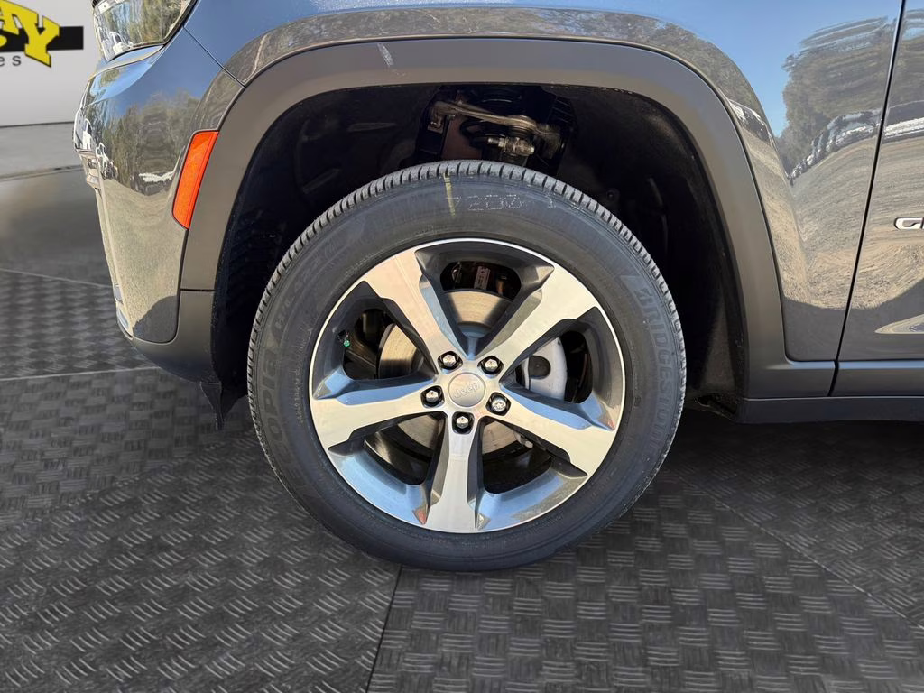 2026 Baltic Gray Metallic Clearcoat Jeep Grand Cherokee Limited 4X4 SUV