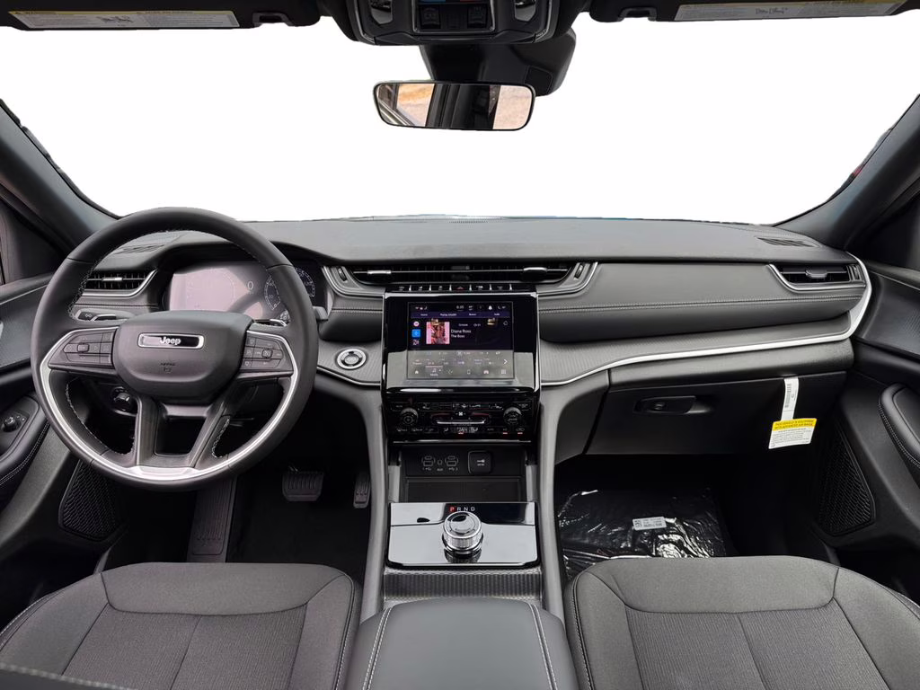 2025 Diamond Black Crystal Pearlcoat Jeep Grand Cherokee L Laredo RWD SUV
