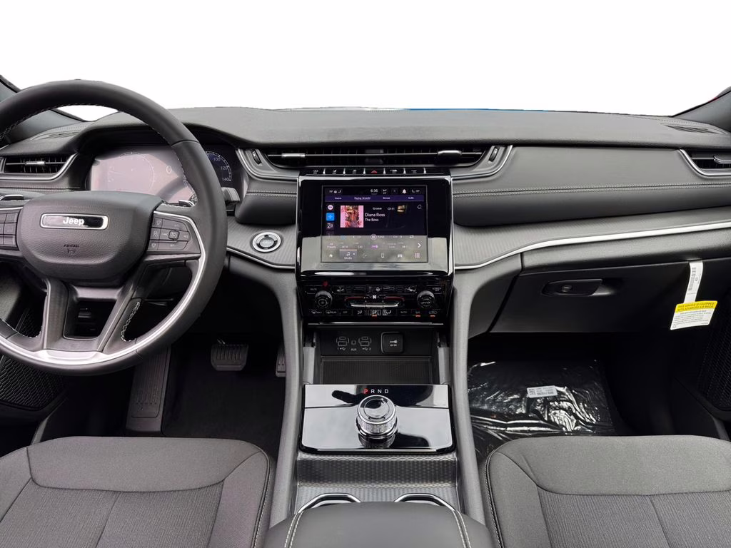 2025 Diamond Black Crystal Pearlcoat Jeep Grand Cherokee L Laredo RWD SUV