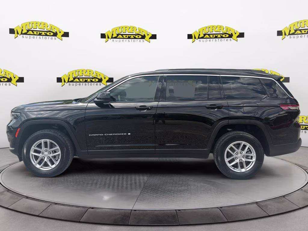 2025 Diamond Black Crystal Pearlcoat Jeep Grand Cherokee L Laredo RWD SUV