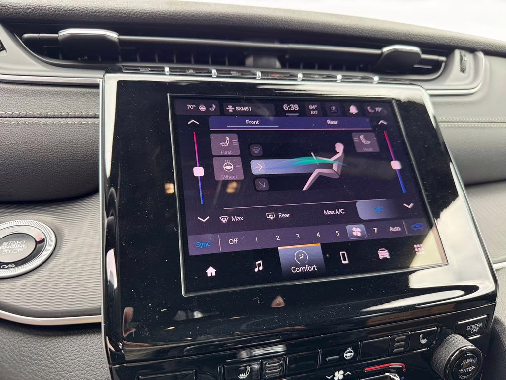 2025 Diamond Black Crystal Pearlcoat Jeep Grand Cherokee L Laredo RWD SUV