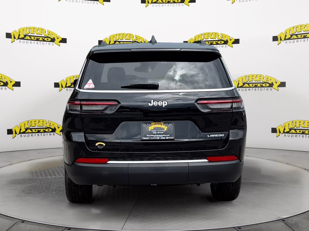 2025 Diamond Black Crystal Pearlcoat Jeep Grand Cherokee L Laredo RWD SUV