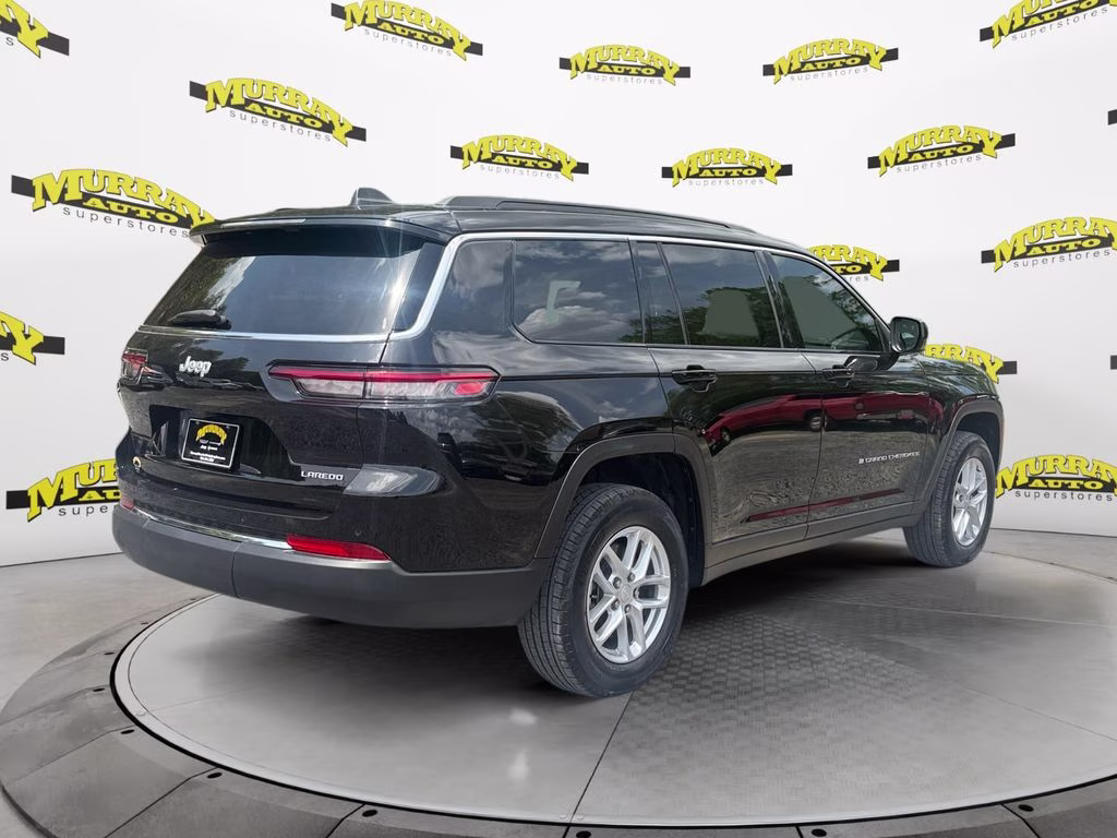 2025 Diamond Black Crystal Pearlcoat Jeep Grand Cherokee L Laredo RWD SUV