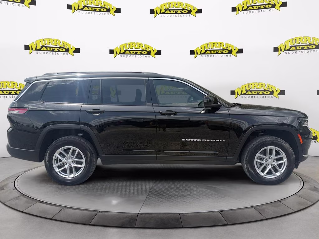 2025 Diamond Black Crystal Pearlcoat Jeep Grand Cherokee L Laredo RWD SUV