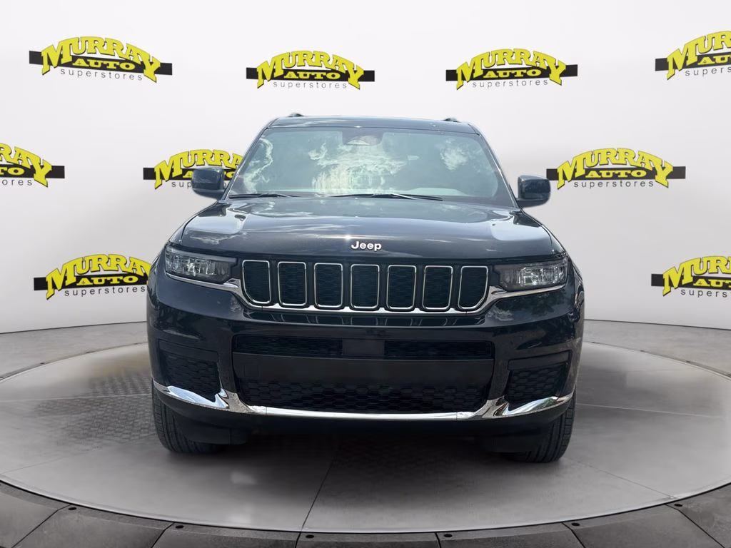2025 Diamond Black Crystal Pearlcoat Jeep Grand Cherokee L Laredo RWD SUV