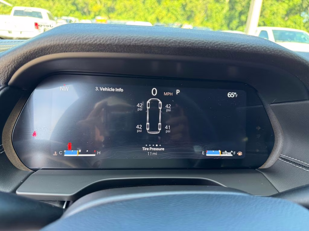 2025 Diamond Black Crystal Pearlcoat Jeep Grand Cherokee L Laredo RWD SUV