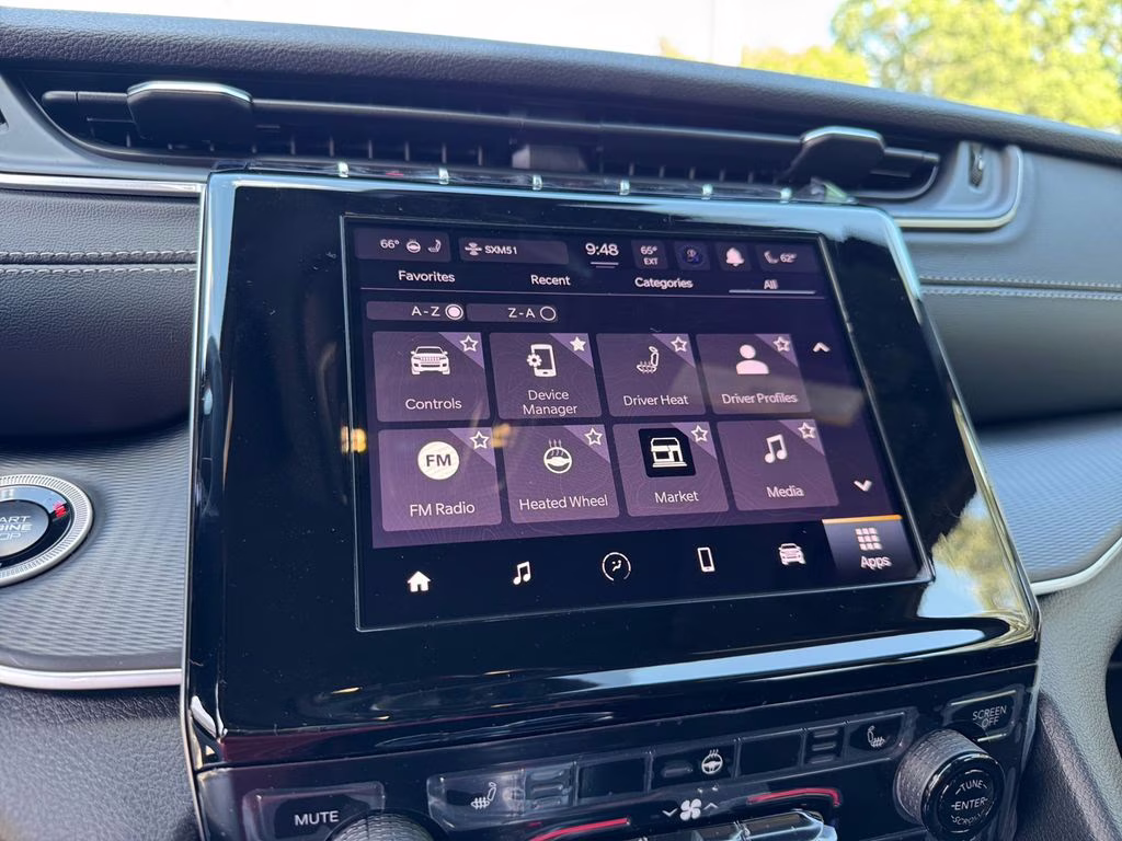 2025 Diamond Black Crystal Pearlcoat Jeep Grand Cherokee L Laredo RWD SUV