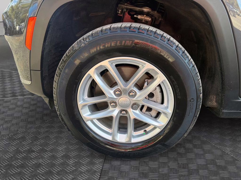 2025 Baltic Gray Metallic Clearcoat Jeep Grand Cherokee L Laredo RWD SUV