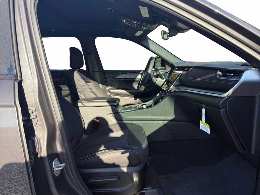 2025 Baltic Gray Metallic Clearcoat Jeep Grand Cherokee L Laredo RWD SUV