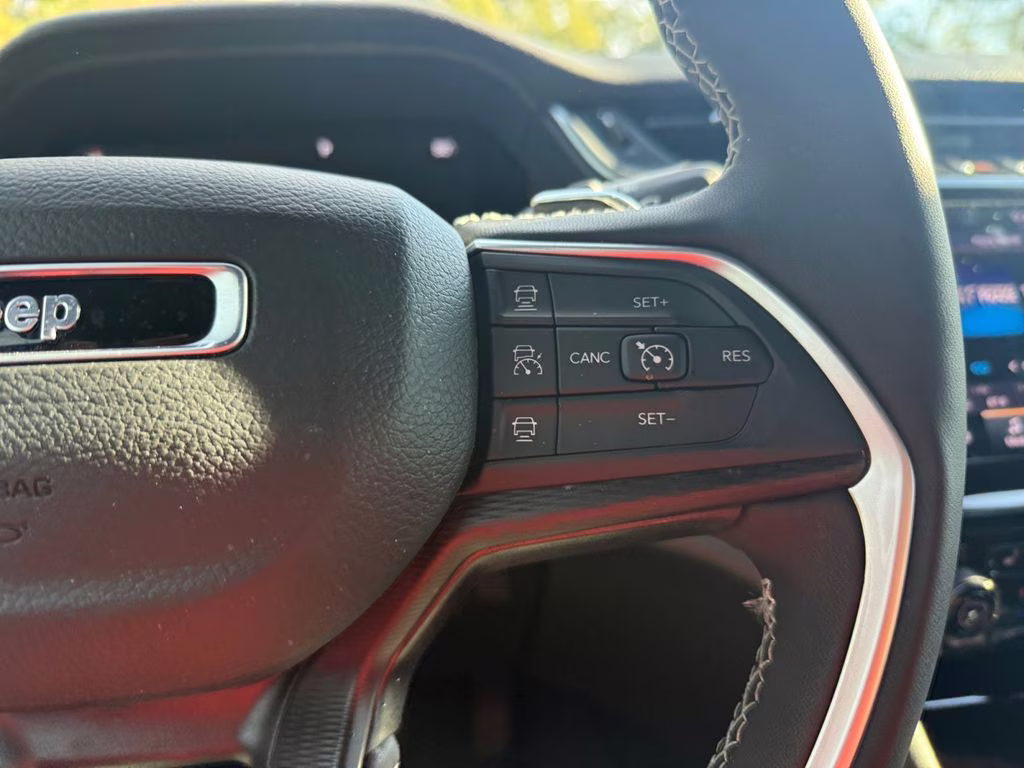 2025 Baltic Gray Metallic Clearcoat Jeep Grand Cherokee L Laredo RWD SUV