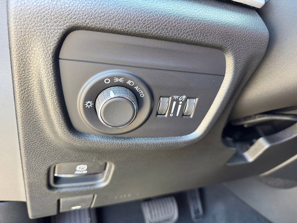 2025 Velvet Red Pearlcoat Jeep Grand Cherokee L Laredo RWD SUV