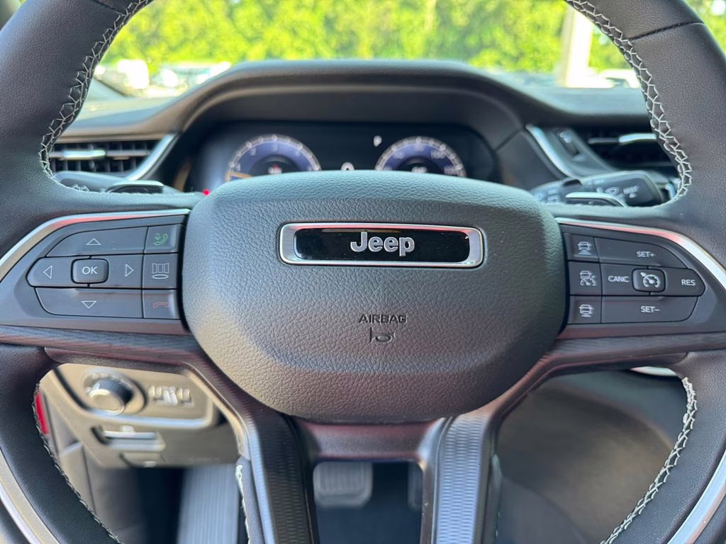 2025 Velvet Red Pearlcoat Jeep Grand Cherokee L Laredo RWD SUV