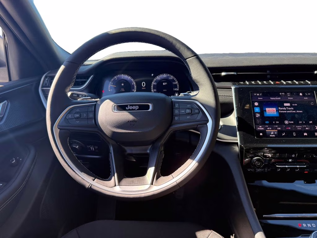 2025 Bright White Clearcoat Jeep Grand Cherokee L Laredo RWD SUV