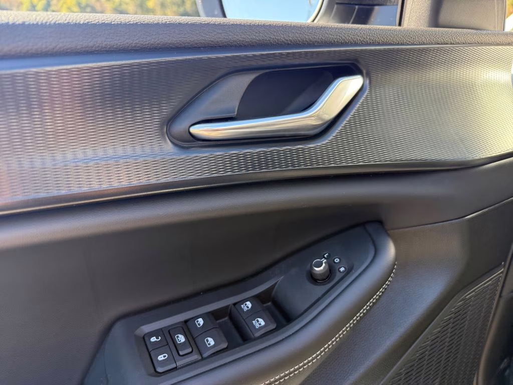 2025 Bright White Clearcoat Jeep Grand Cherokee L Laredo RWD SUV