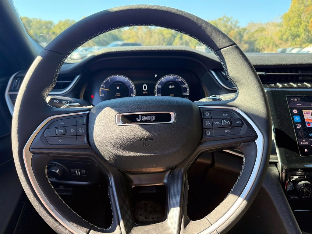 2025 Bright White Clearcoat Jeep Grand Cherokee L Laredo RWD SUV