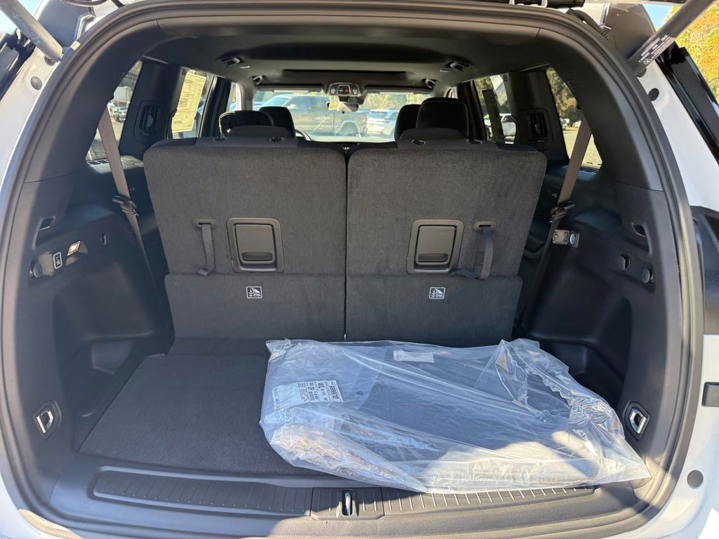 2025 Bright White Clearcoat Jeep Grand Cherokee L Laredo RWD SUV