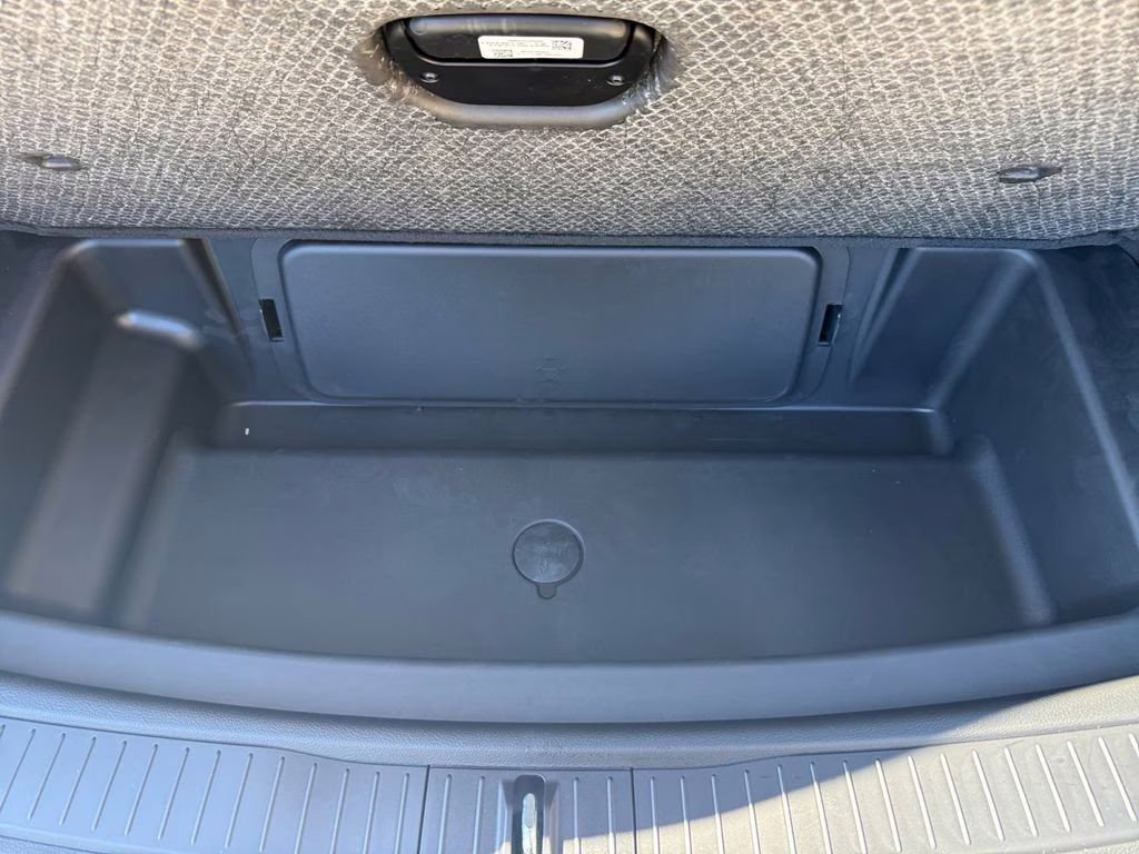 2025 Bright White Clearcoat Jeep Grand Cherokee L Laredo RWD SUV