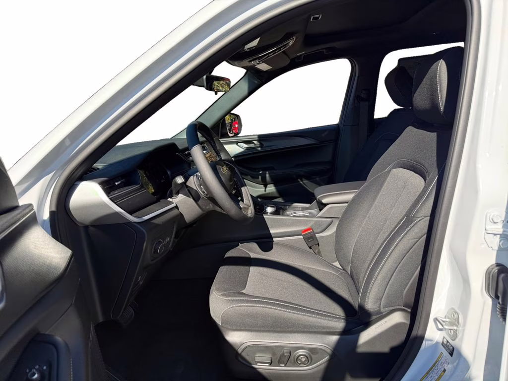 2025 Bright White Clearcoat Jeep Grand Cherokee L Laredo RWD SUV