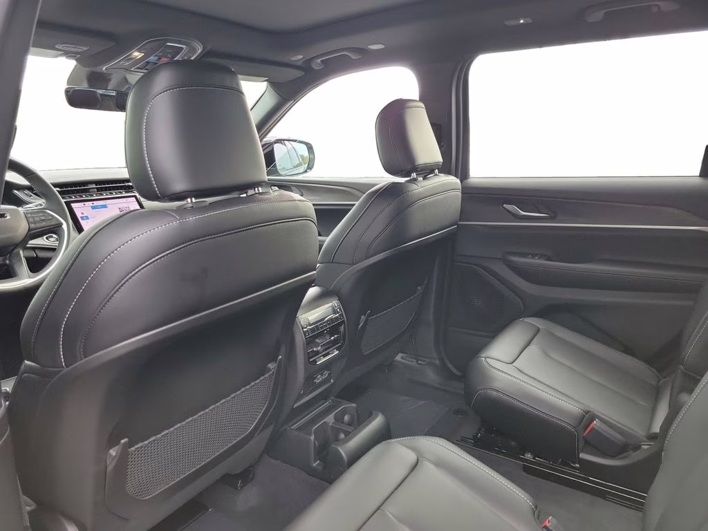 2025 Diamond Black Crystal Pearlcoat Jeep Grand Cherokee L Limited RWD SUV