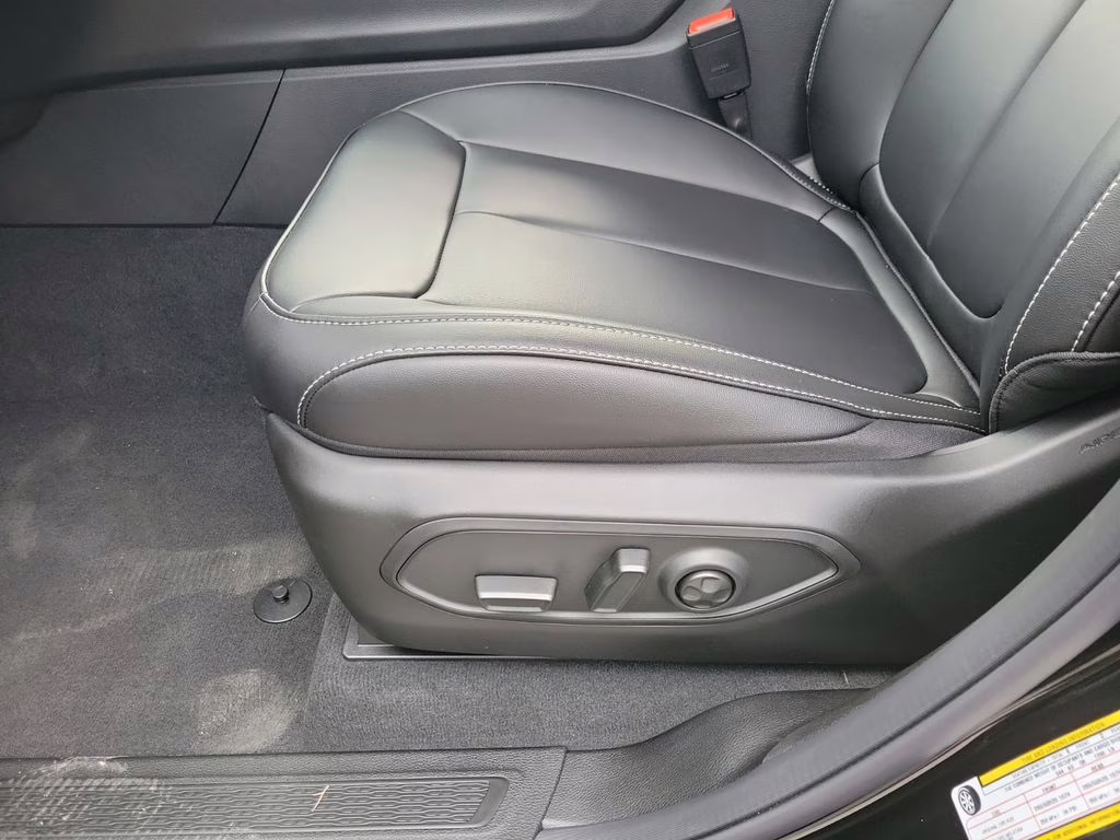 2025 Diamond Black Crystal Pearlcoat Jeep Grand Cherokee L Limited RWD SUV