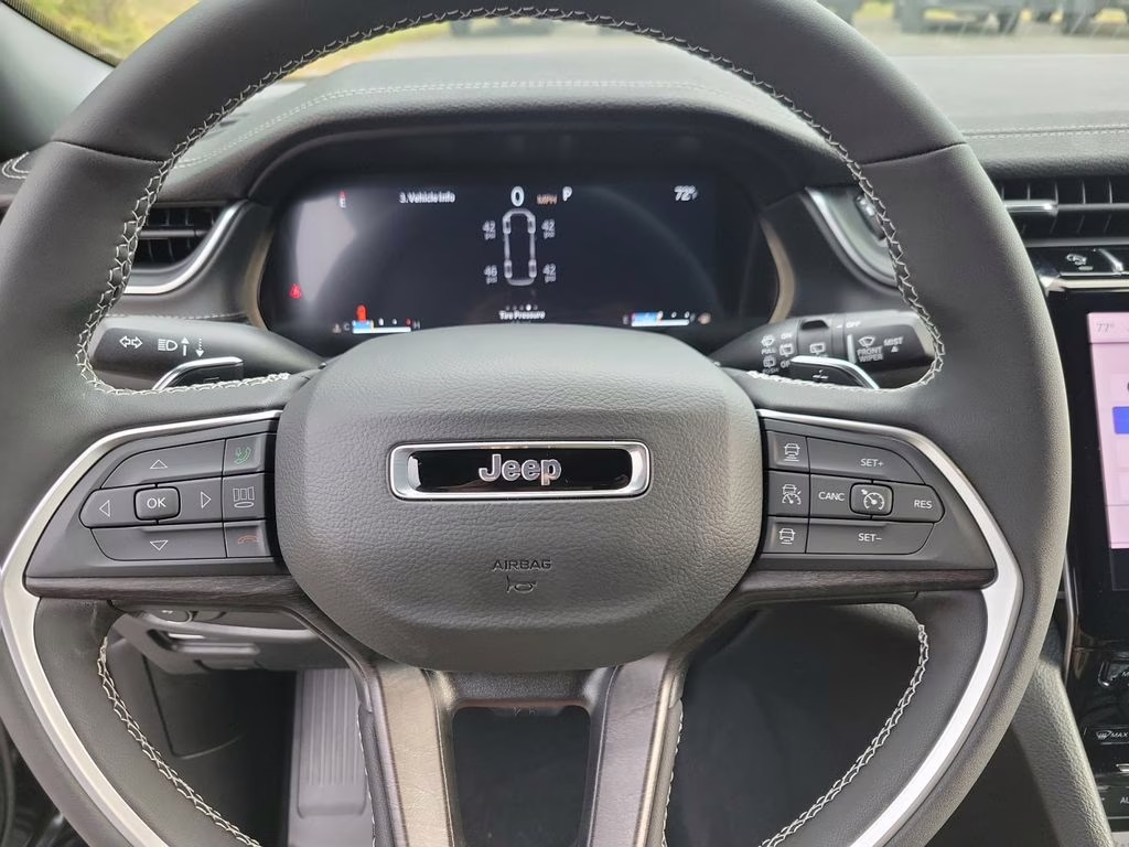 2025 Diamond Black Crystal Pearlcoat Jeep Grand Cherokee L Limited RWD SUV