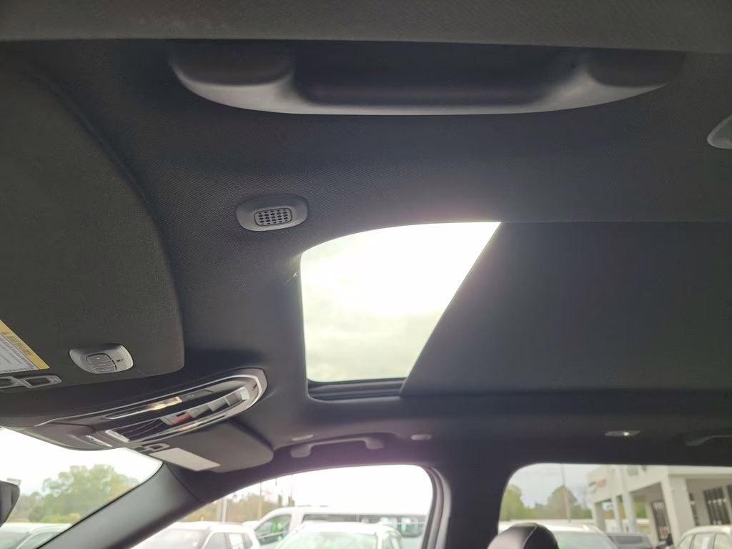 2025 Diamond Black Crystal Pearlcoat Jeep Grand Cherokee L Limited RWD SUV