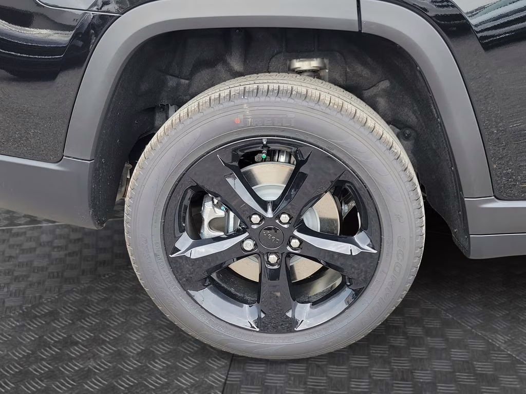 2025 Diamond Black Crystal Pearlcoat Jeep Grand Cherokee L Limited RWD SUV