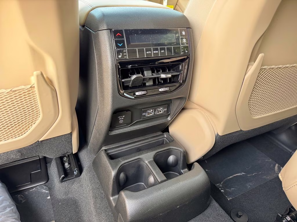 2025 Diamond Black Crystal Pearlcoat Jeep Grand Cherokee L Limited RWD SUV