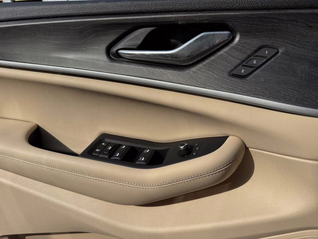 2025 Diamond Black Crystal Pearlcoat Jeep Grand Cherokee L Limited RWD SUV