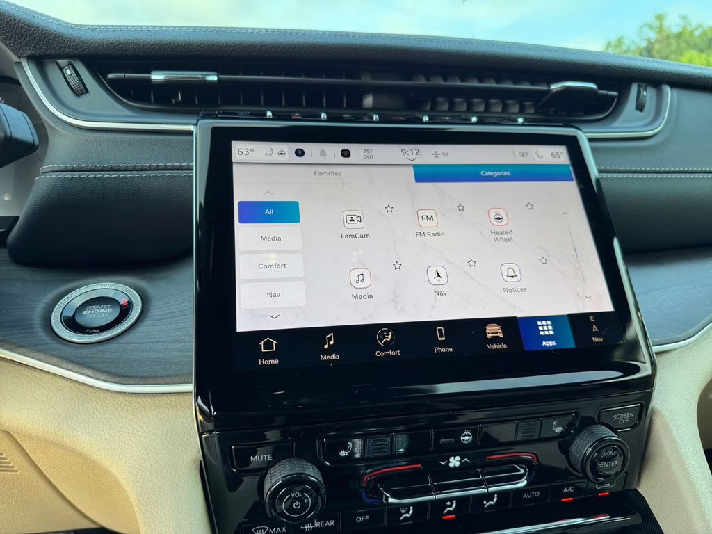 2025 Diamond Black Crystal Pearlcoat Jeep Grand Cherokee L Limited RWD SUV