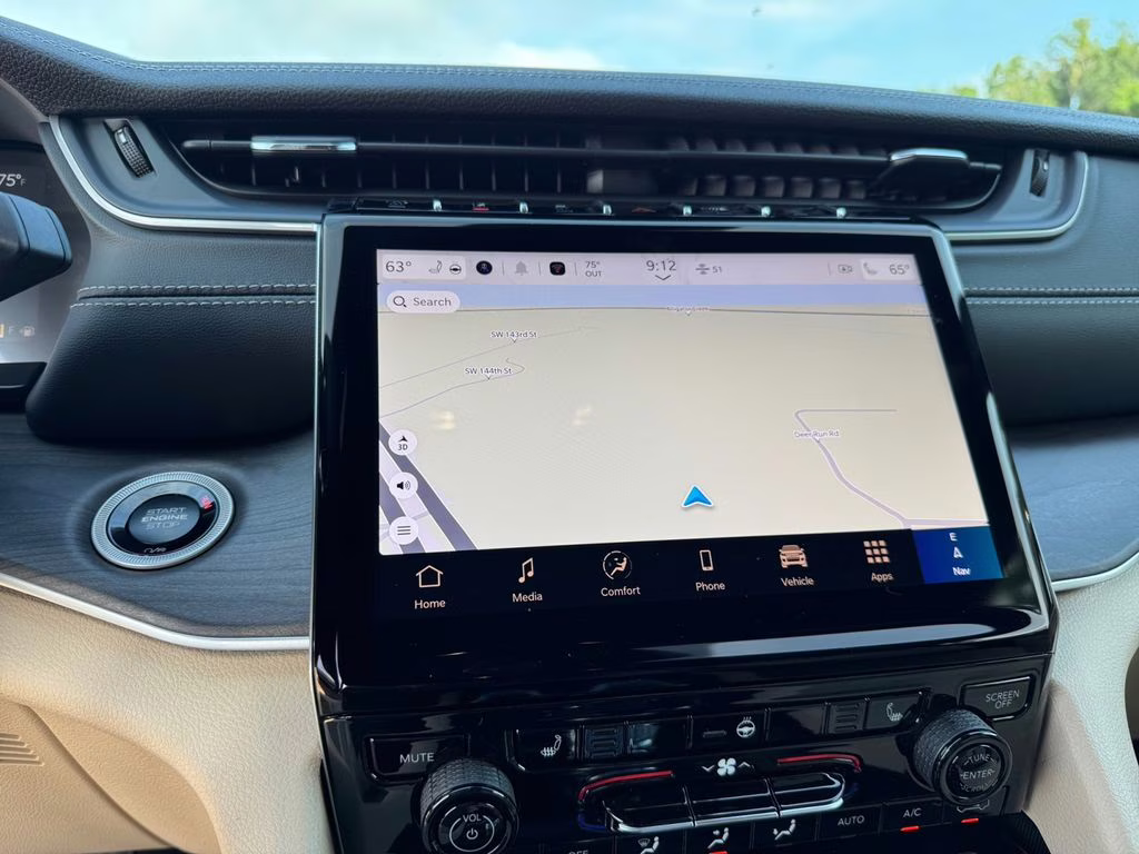 2025 Diamond Black Crystal Pearlcoat Jeep Grand Cherokee L Limited RWD SUV