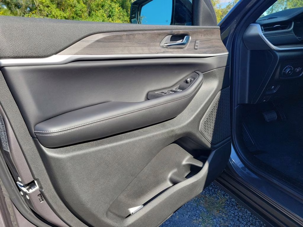 2025 Baltic Gray Metallic Clearcoat Jeep Grand Cherokee L Limited RWD SUV