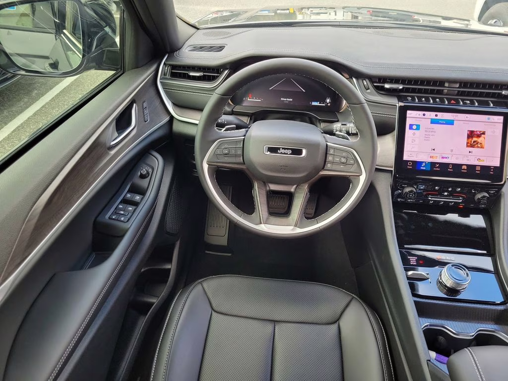 2025 Baltic Gray Metallic Clearcoat Jeep Grand Cherokee L Limited 4X4 SUV