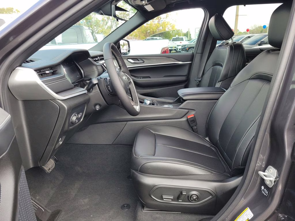 2025 Baltic Gray Metallic Clearcoat Jeep Grand Cherokee L Limited 4X4 SUV