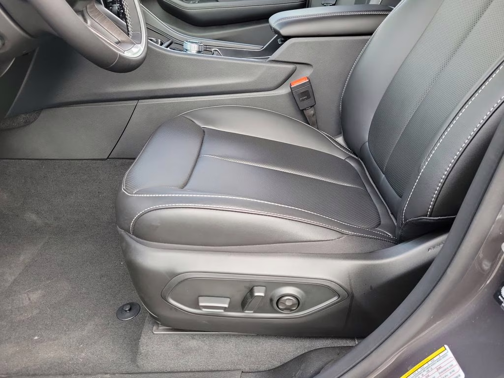 2025 Baltic Gray Metallic Clearcoat Jeep Grand Cherokee L Limited 4X4 SUV