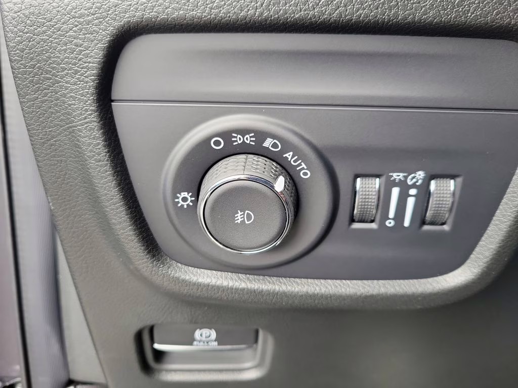 2025 Baltic Gray Metallic Clearcoat Jeep Grand Cherokee L Limited 4X4 SUV