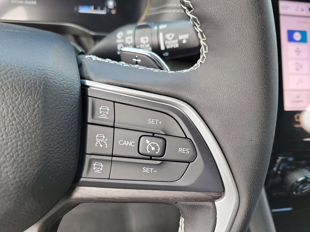 2025 Baltic Gray Metallic Clearcoat Jeep Grand Cherokee L Limited 4X4 SUV