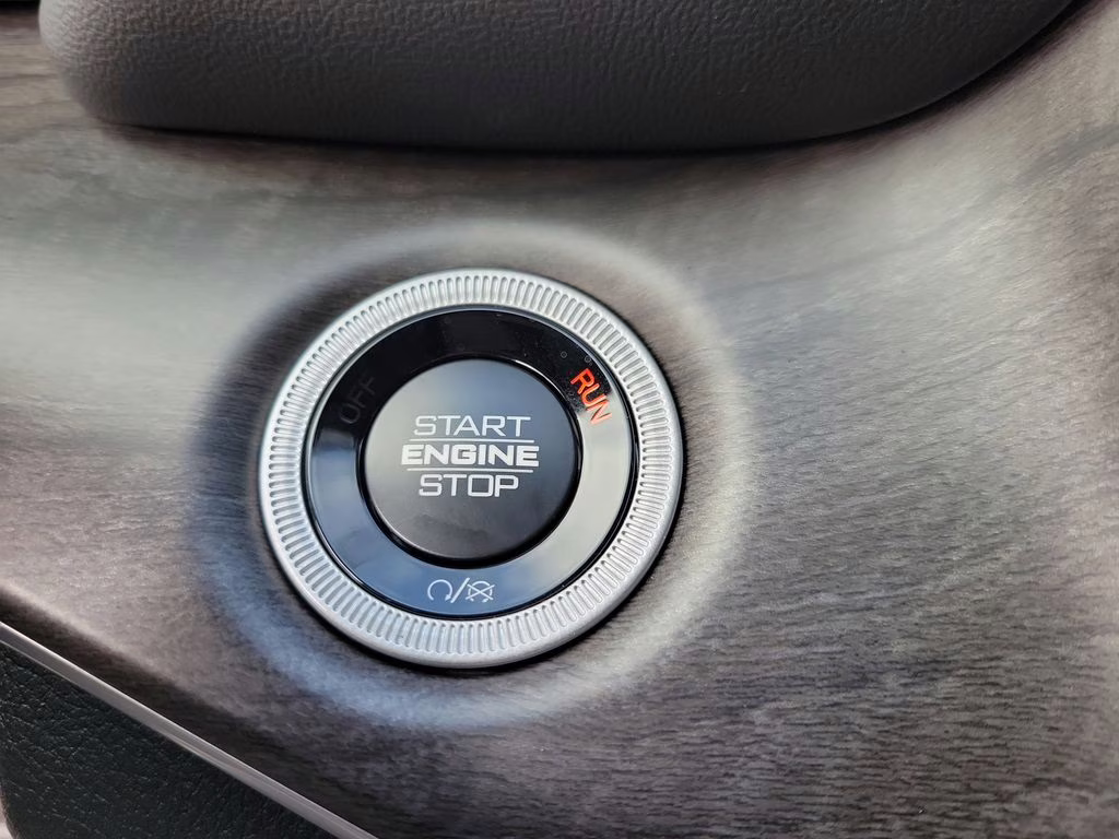 2025 Baltic Gray Metallic Clearcoat Jeep Grand Cherokee L Limited 4X4 SUV