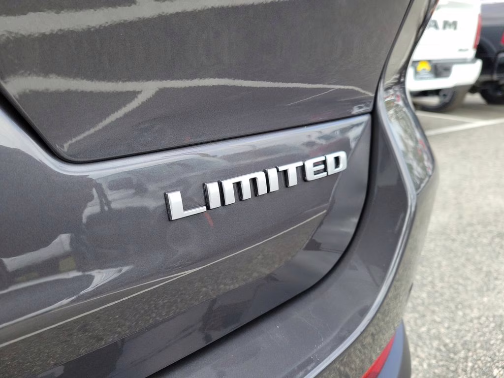 2025 Baltic Gray Metallic Clearcoat Jeep Grand Cherokee L Limited 4X4 SUV