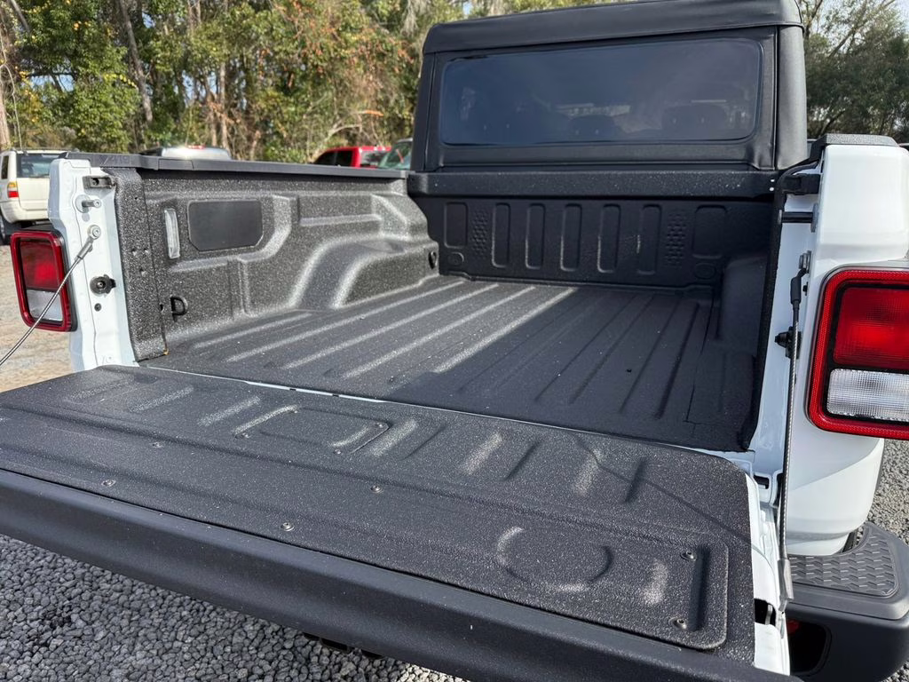 2026 Bright White Clearcoat Jeep Gladiator Sport S 4X4 Truck