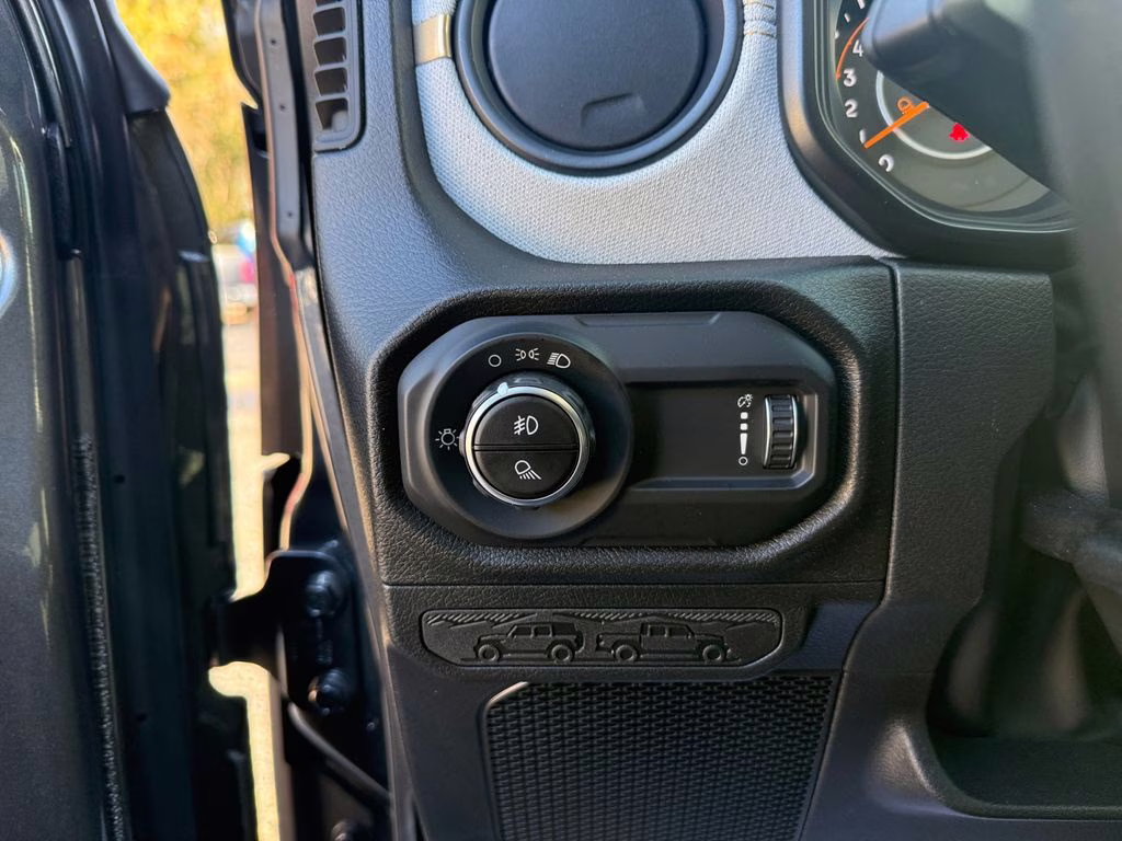 2026 Granite Crystal Metallic Clearcoat Jeep Gladiator Sport 4X4 Truck